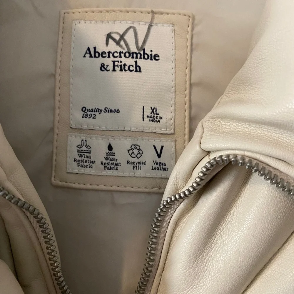 Abercrombie Fitch Womens Quilted Vegan Leather Puffer Vest Cream Sz XL Oversized